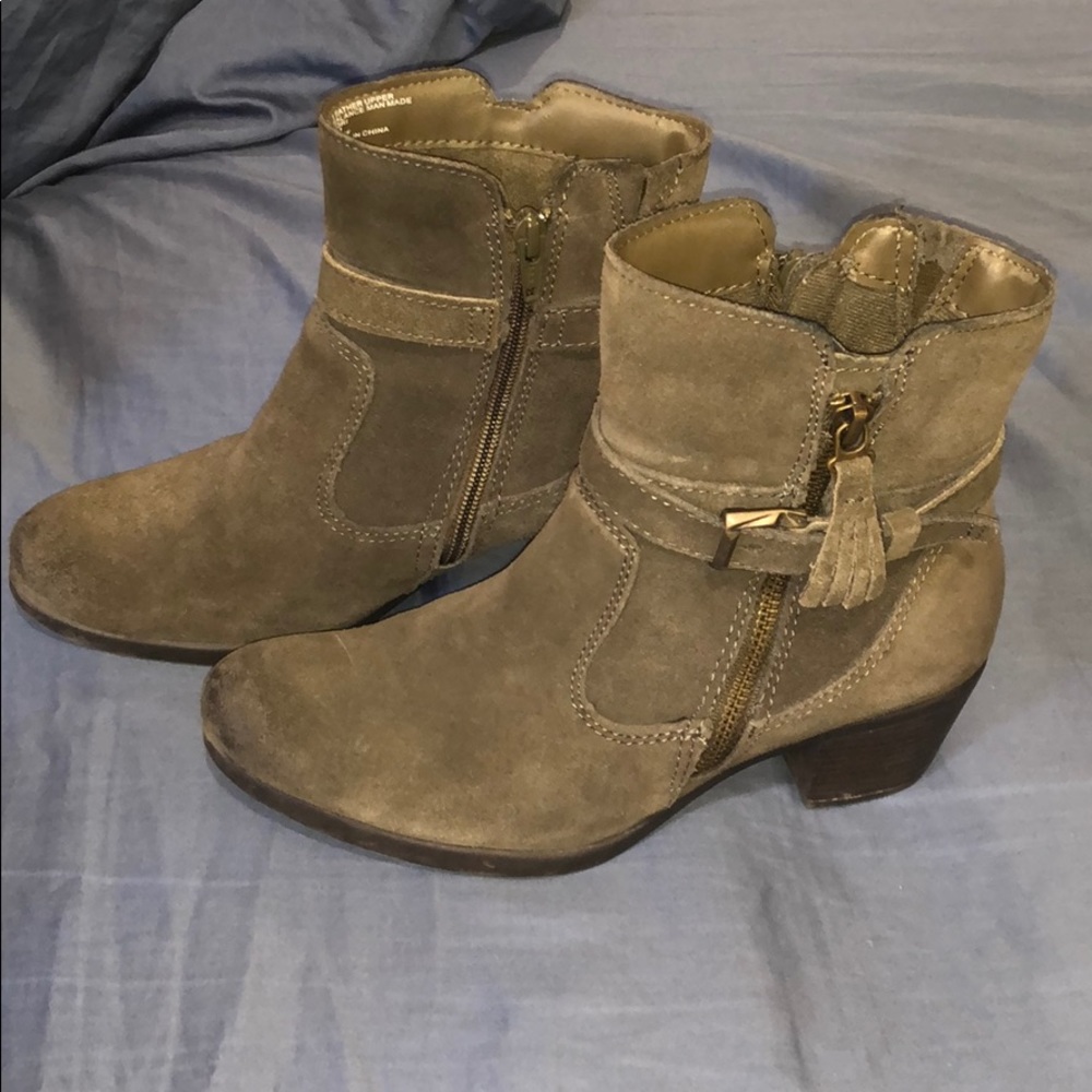Earth Orgins suede ankle boots